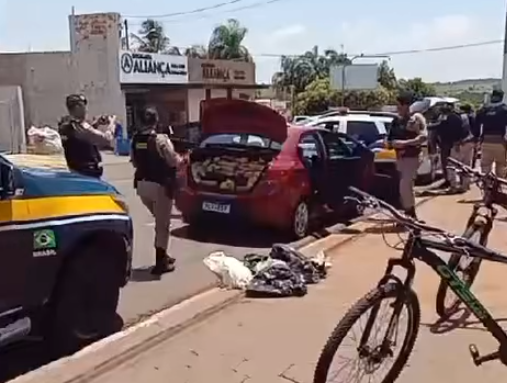 Perseguição Policial Resulta na Apreensão de Carga de Drogas na Rodovia MGC 497, em Carneirinho, MG