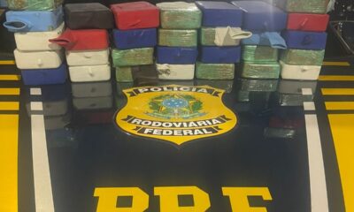 Polícia Rodoviária Federal apreende 30 kg de cocaína em fundo falso de veículo na BR 365